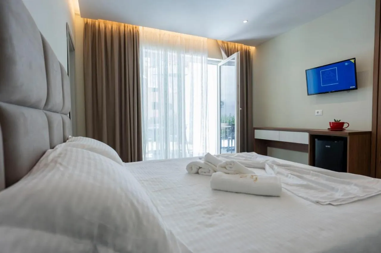 Hotel Miami Beach Golem