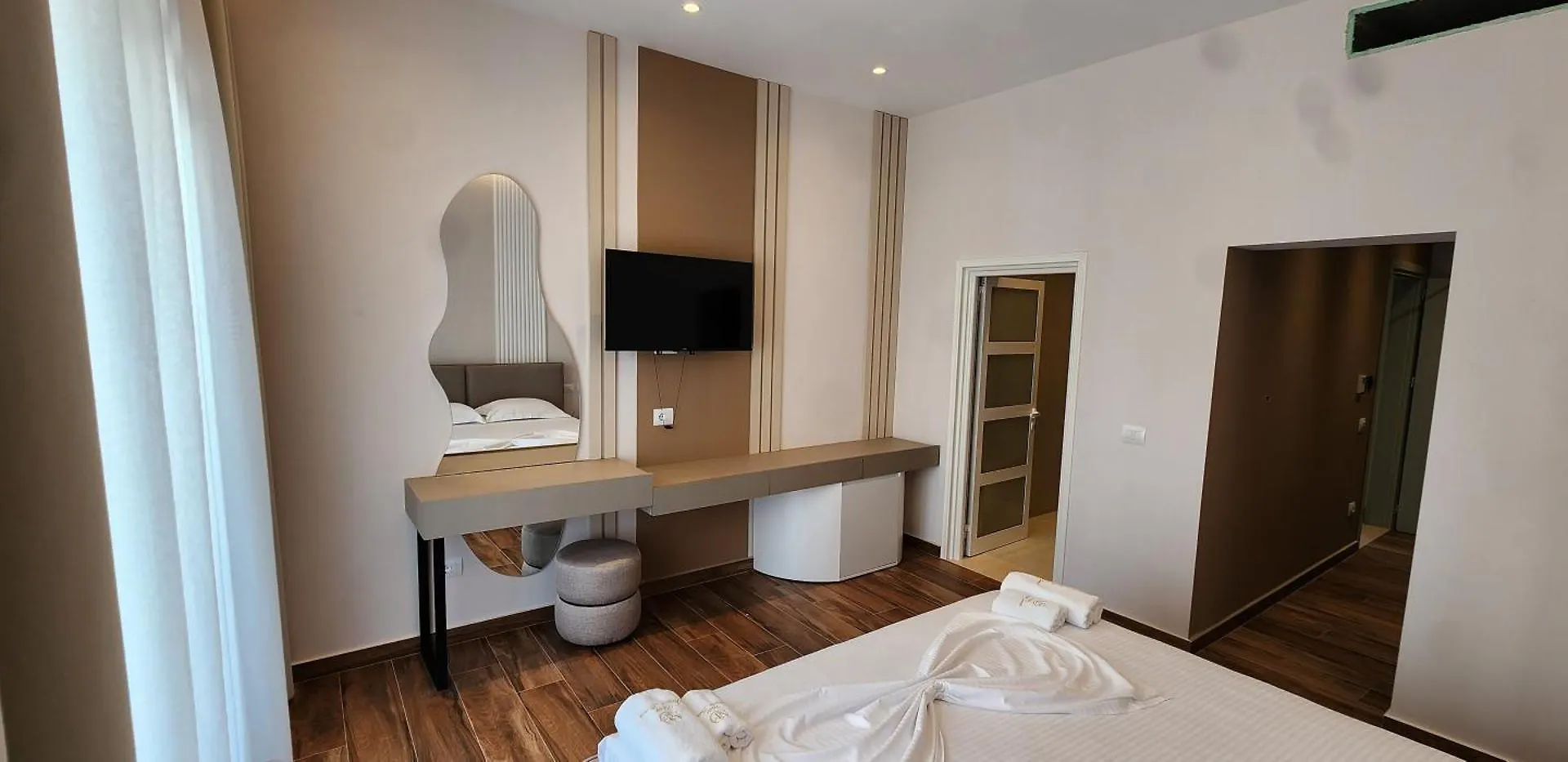 Hotel Miami Beach Golem   Golem (Tirana)