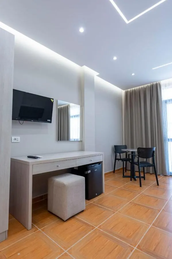 Hotel Miami Beach Golem