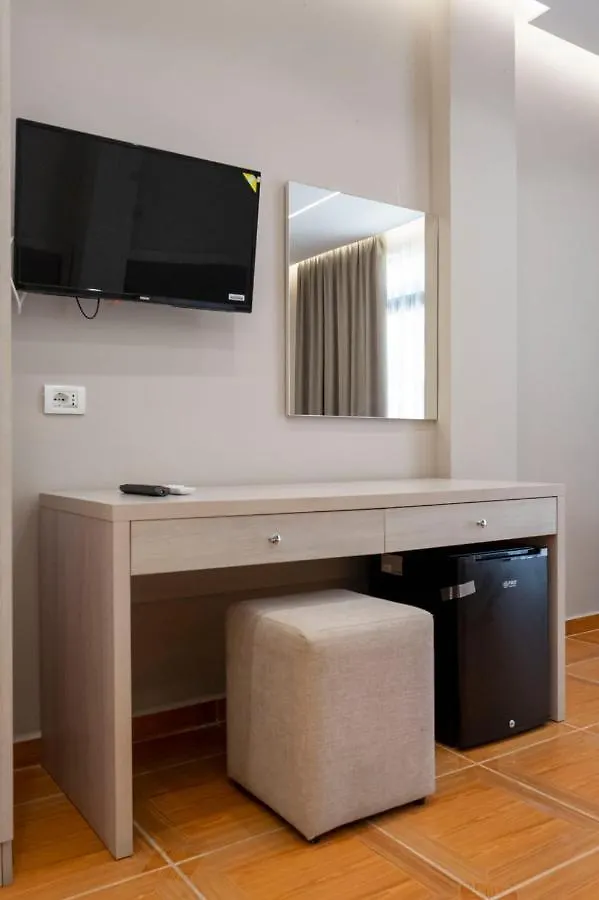 Hotel Miami Beach Golem  Golem (Tirana)