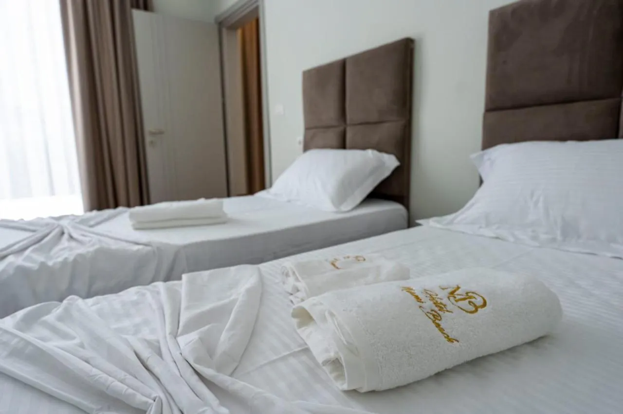 Hotel Miami Beach Golem