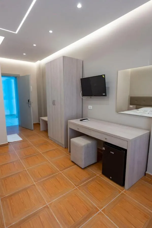 Hotel Miami Beach Golem