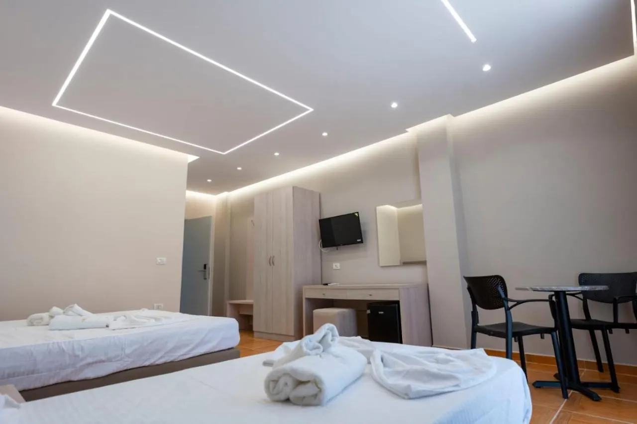 Hotel Miami Beach Golem