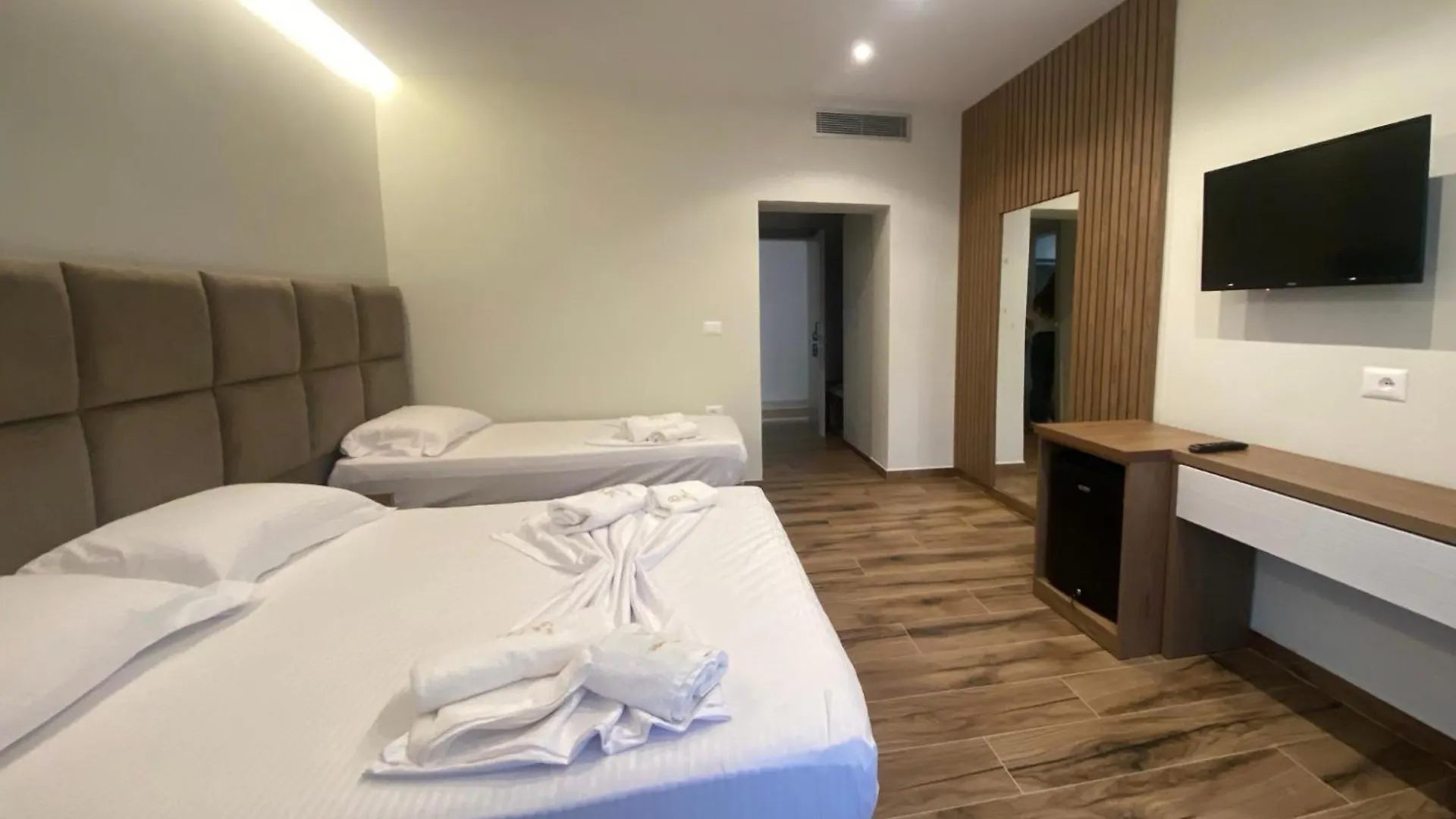 Hotel Miami Beach Golem
