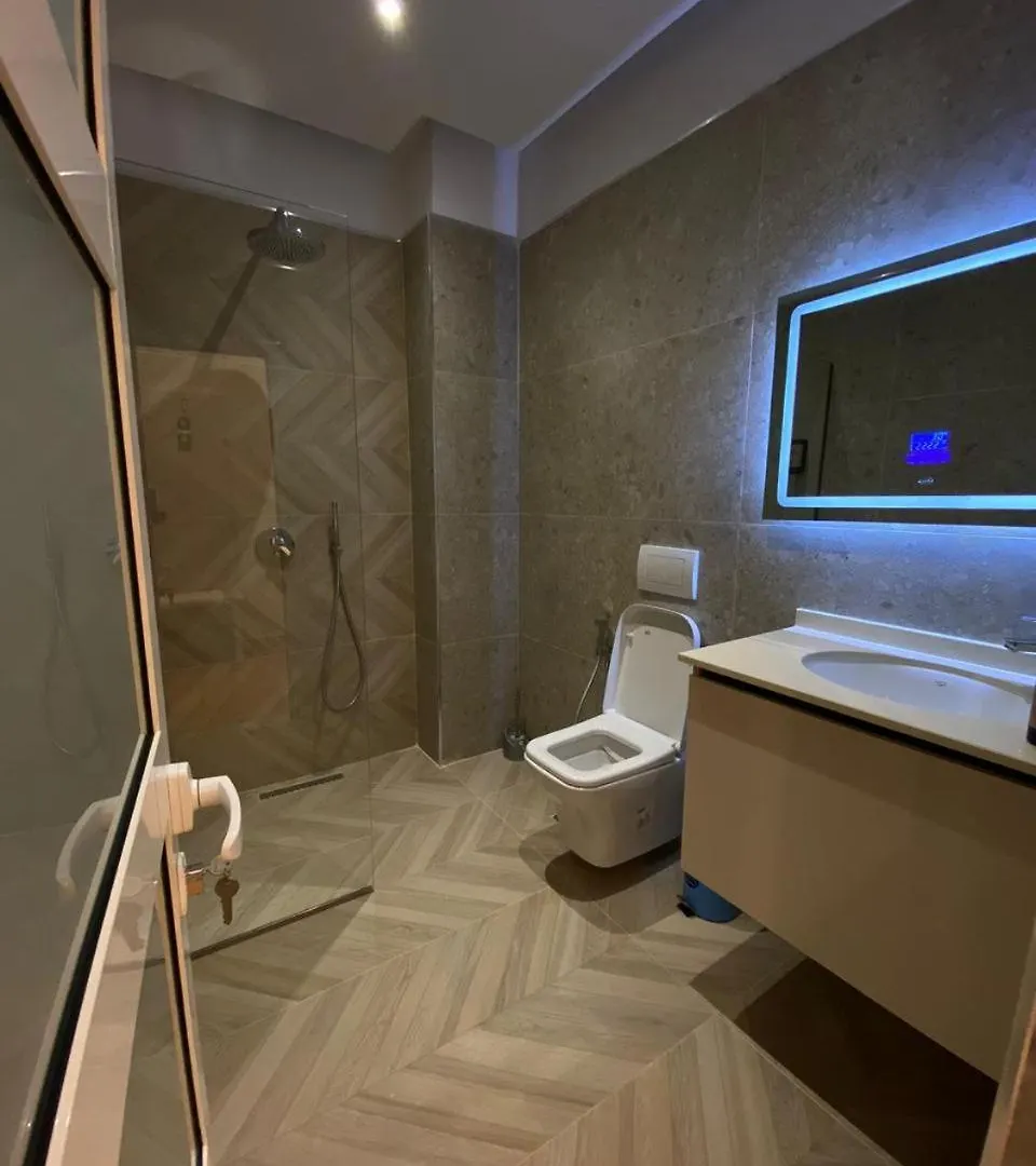 Hotel Miami Beach Golem