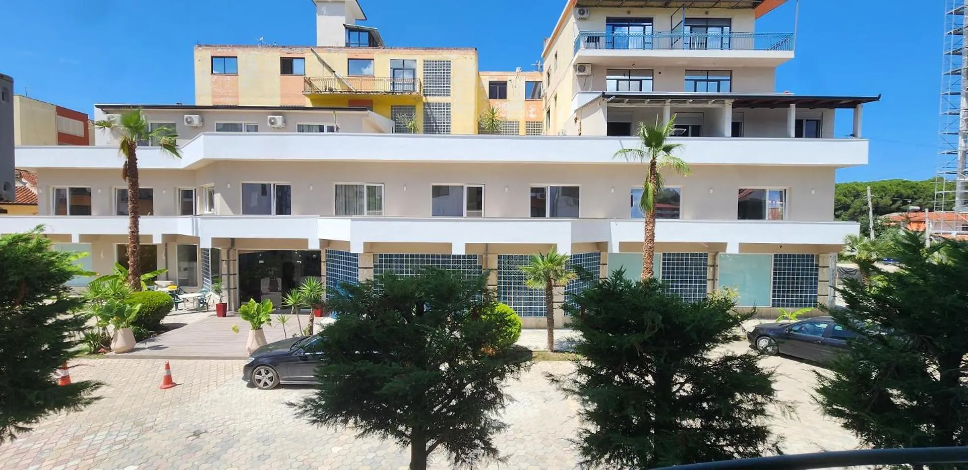 Hotel Miami Beach Golem  Golem (Tirana)