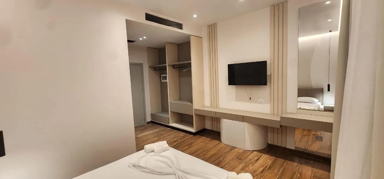 Hotel Miami Beach Golem  Golem (Tirana)