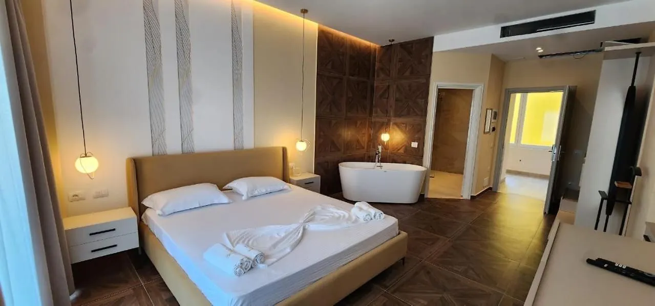 Hotel Miami Beach Golem