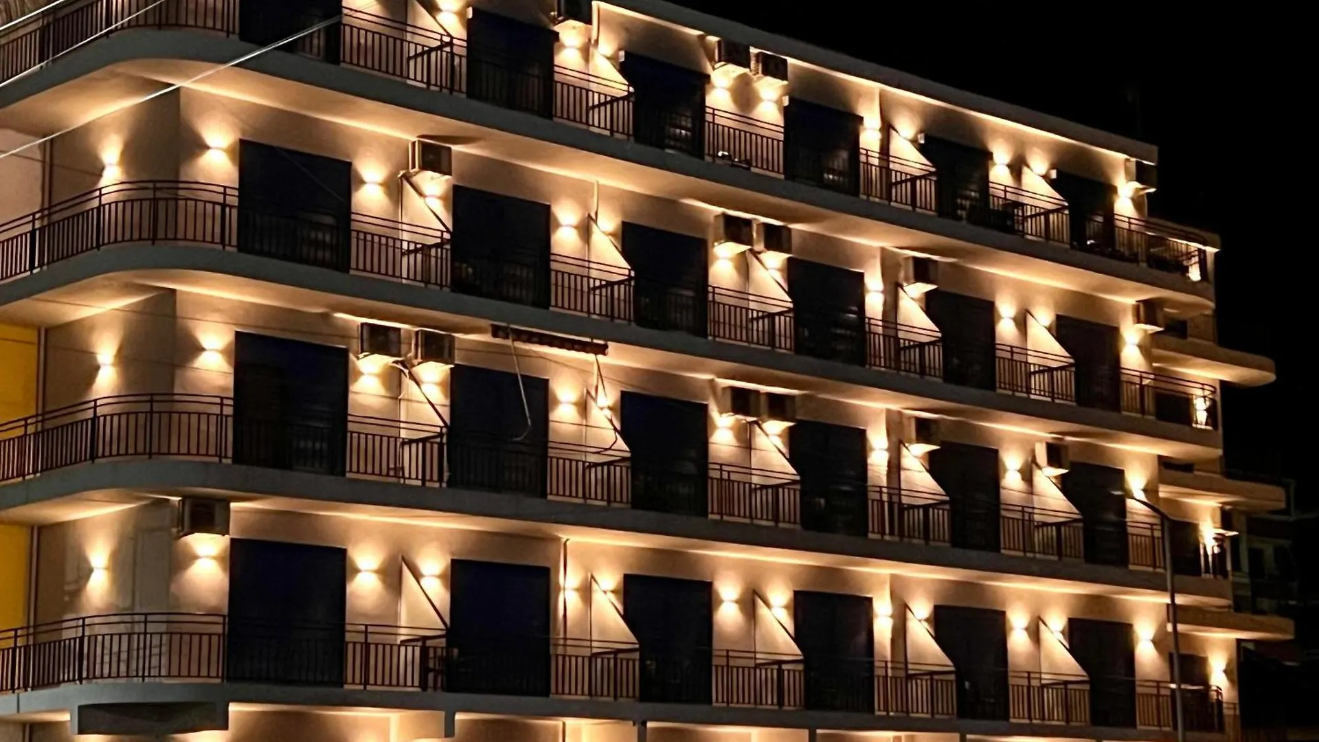 Hotel Miami Beach Golem